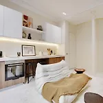 Le Petit Luxe Parisien