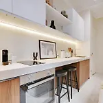 Le Petit Luxe Parisien