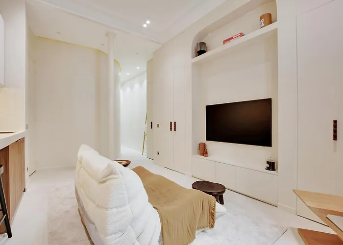 Le Petit Luxe Parisien